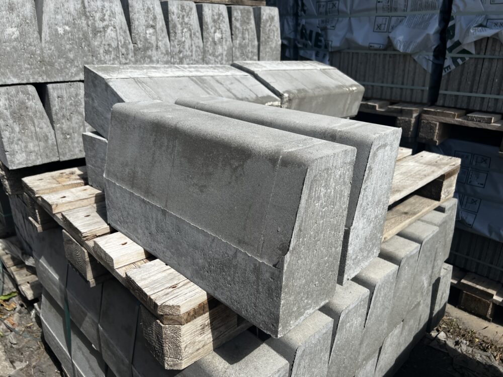 Obrubník cestný Premium AZ Beton 33x25x15cm
